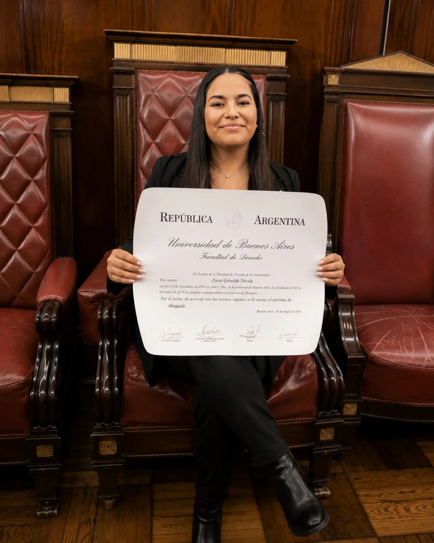 Lucía Dávila recibiéndose de Abogada en la UBA